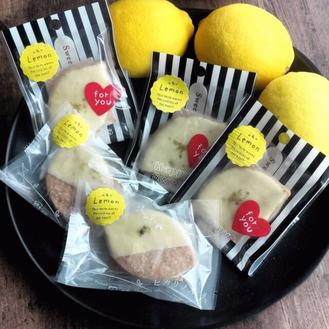 ＊暑い夏のオススメ＊

レモンがガツンときいたガナッシュをサンドしたレモンクッキー

#ガナッシュサンド#レモンクッキー#🍋#酸味強め
#茨城#常陸大宮#常陸大宮市#茨城カフェ#茨城スイーツ
#ヒカリノ木 #パティスリーヒカリノ木
#パティスリー#スイーツ#ケーキ#ケーキ屋#ケーキ屋さん#洋菓子#洋菓子店
#patisserie #sweets #cake#pastry #hicarinoki#decorationcake #decoration #pastrycake